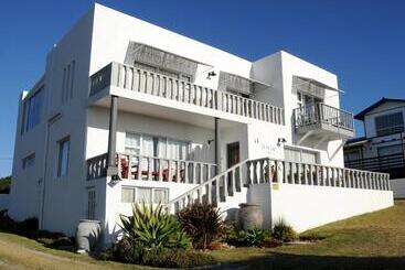 مبيت وإفطار The Bay Lodge