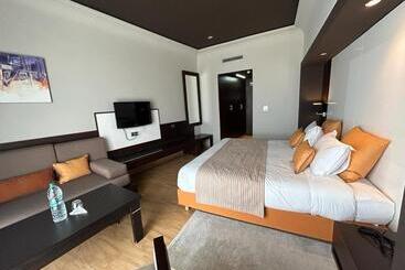 فندق DWO Mira Palace