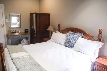 هتل The Kraal Addo Guesthouse