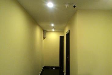 M Empire Motel