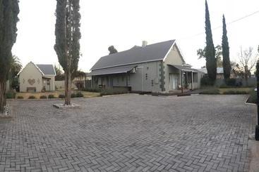 Tranquil House B&b @ 1 College Ave