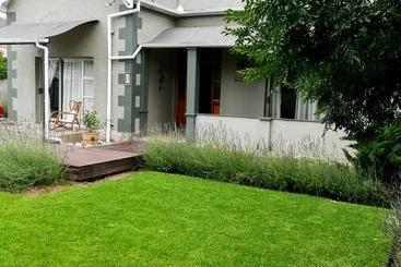 Tranquil House B&b @ 1 College Ave