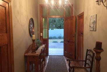 Tranquil House B&b @ 1 College Ave