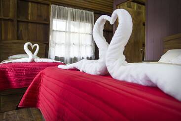 هتل Hidden Paradise Lodge