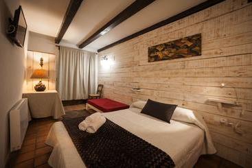 הוסטל Boi Romanic Suites