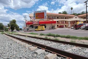 فندق Colonial De Nogales