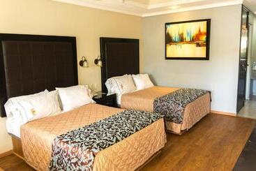 בית מלון כפרי Santiago Plaza