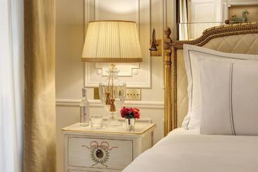 ホテル Splendide Royal Paris   Relais & Châteaux