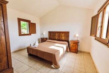 Li Scalitti Residence With Swimming Pool