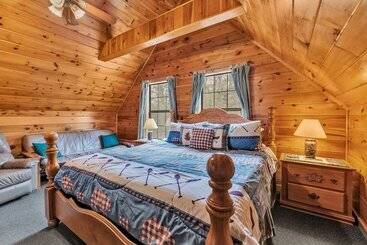 بيت ريفى Cabin In The Woods W/ Hot Tub & Games!