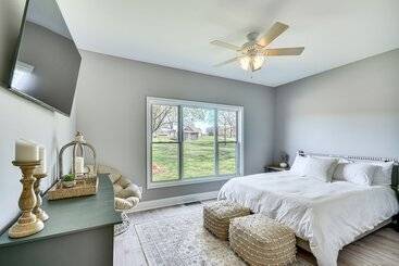 کلبه Bright & Elegant Home In High Point W/ Deck!