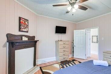 بيت ريفى Charming Fayetteville Home W/ Deck & Grill!