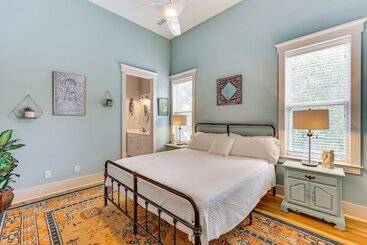 Charming Wilmington Cottage Walk To Downtown!