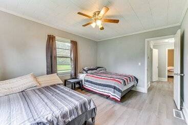 茅舍 Cozy Charlotte Home W/ Fire Pit ~ 6 Mi To Uptown!