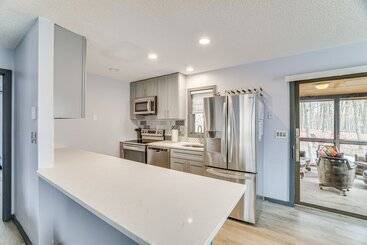 קוטג'' Hot Tub & Game Room: Poconos Home Near Hiking