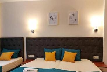 فندق Sharkov Family