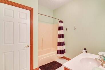 קוטג'' Lake Cumberland Home W/ Hot Tub & Water Views