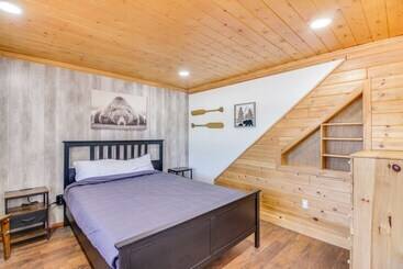 بيت ريفى Lakefront Park Rapids Cabin W/ Decks & Boat Dock!