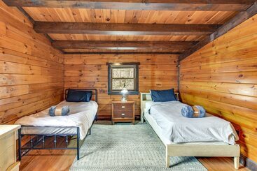 コテージ Lock Haven Cabin W/ Wood Stove & Mountain View!