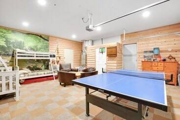 茅舍 Peaceful Rhododendron Cabin W/ Fire Pit & Hot Tub!