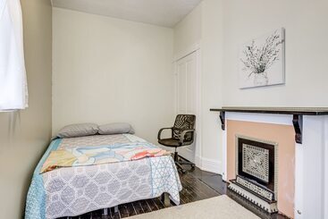 茅舍 Pet Friendly Kentucky Home W/ Deck & Private Yard!