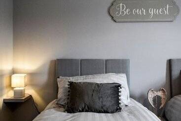 住所  Immaculate 3 Bed House In Newcastle