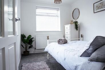 Резиденция Inviting 4 Bed House In Kettering