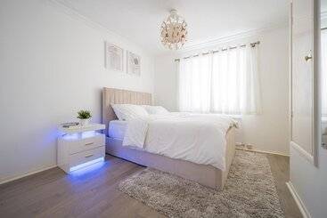 レジデンス Luxurious 2 Bed House In Dartford
