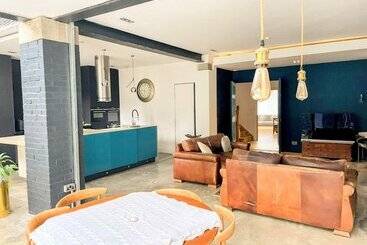 Резиденция Remarkable 7 Bed House In London