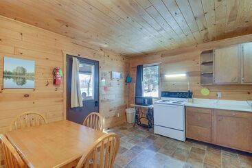 بيت ريفى Serene Park Rapids Cabin: Fire Pit, Lake Access!
