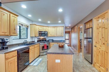 茅舍 Tranquil Heber Overgaard Cabin W/ Decks & Grill!