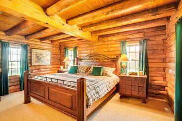 별장 Waterfront Livingston Log Cabin W/ Private Dock!