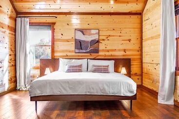 קוטג'' Daybreak By Avantstay Sleeps 18 Cabin + Pool/spa