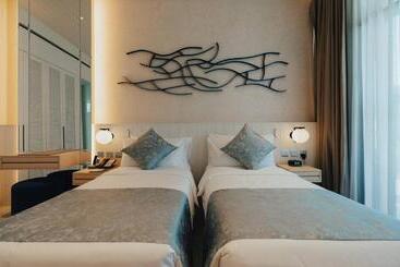 Bab Al Nojoum - Hudayriyat Villas