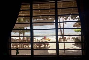 ベッドアンドブレックファースト Simba Beach Zanzibar