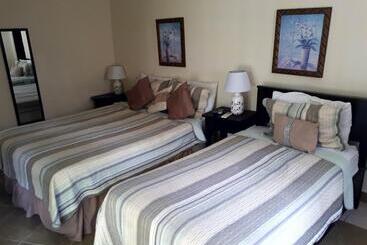 Hibiscus House Bed And Breakfast