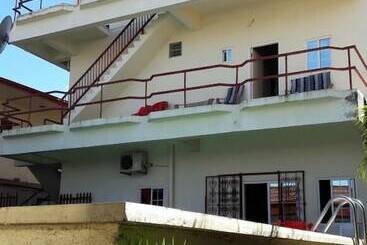 هتل Bar Restaurant Emergency 911 Sto Lk Group