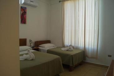 هتل Explore Lodge