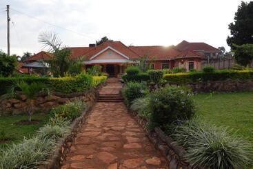 هتل Impala Suites