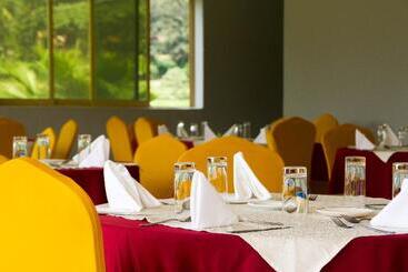 בית מלון כפרי Lake View Resort