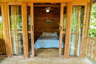 Отель Oasis & Surf Camp