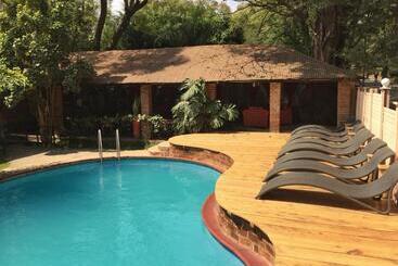 هتل Outpost Lodge