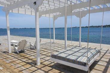 Sea Eye Hotel Tropical Building