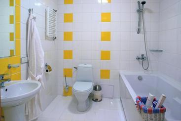 7 Days Hotel Kamyanets Podilskyi
