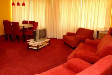 7 Days Hotel Kamyanets Podilskyi