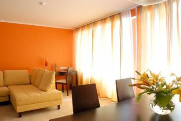7 Days Hotel Kamyanets Podilskyi