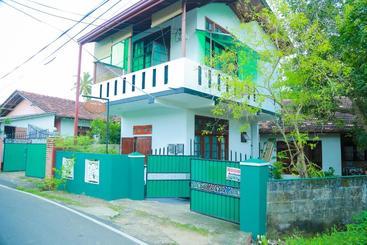 مبيت وإفطار Ananda Villa Bentota