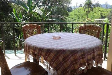 تختخواب و صبحانه Ella Nature Resort