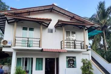 تختخواب و صبحانه Mass Eco Cabana Yoga & Spa   Unawatuna