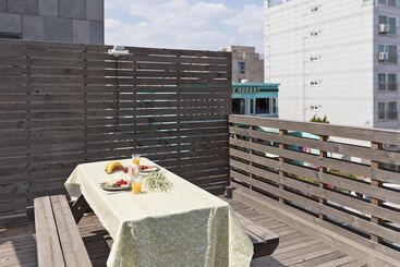 Cozzzy Guest House   Hostel